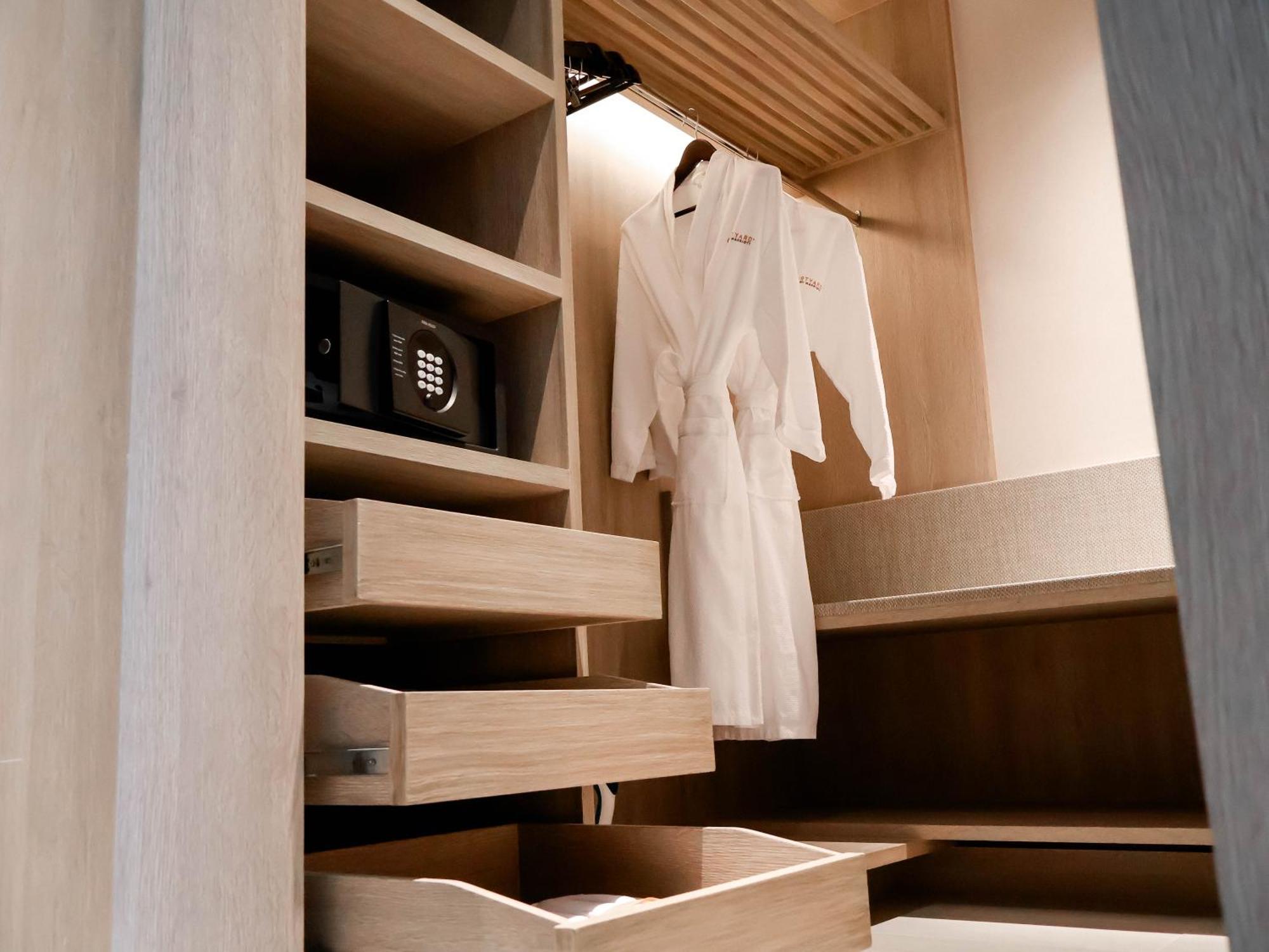 Courtyard By Marriott Bangkok Suvarnabhumi Airport エクステリア 写真
