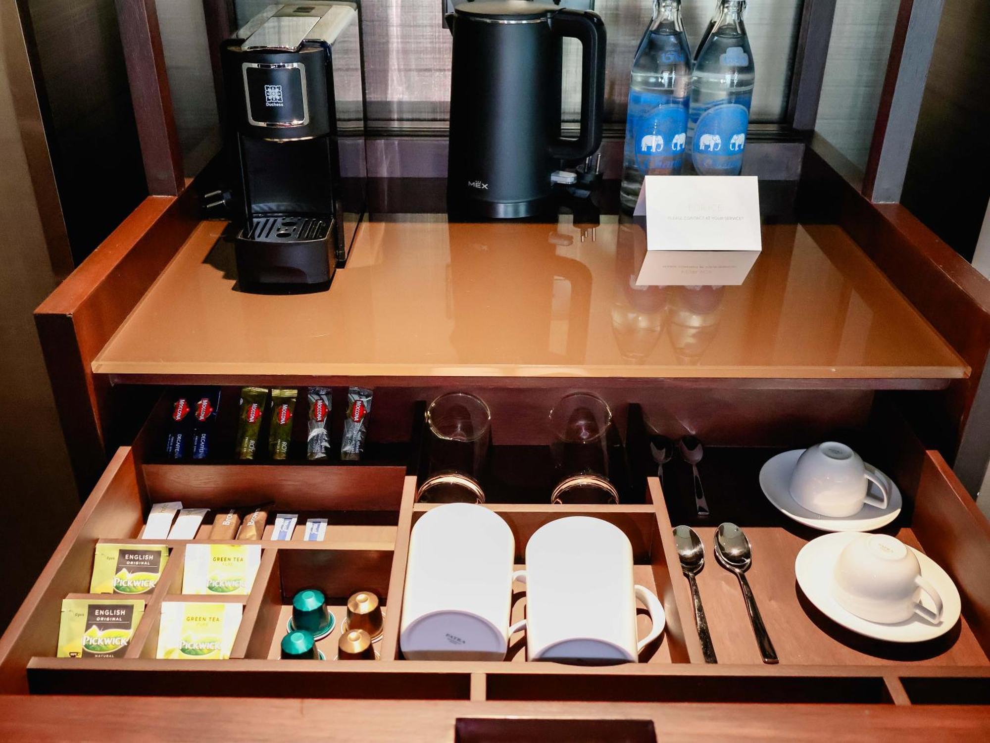 Courtyard By Marriott Bangkok Suvarnabhumi Airport エクステリア 写真