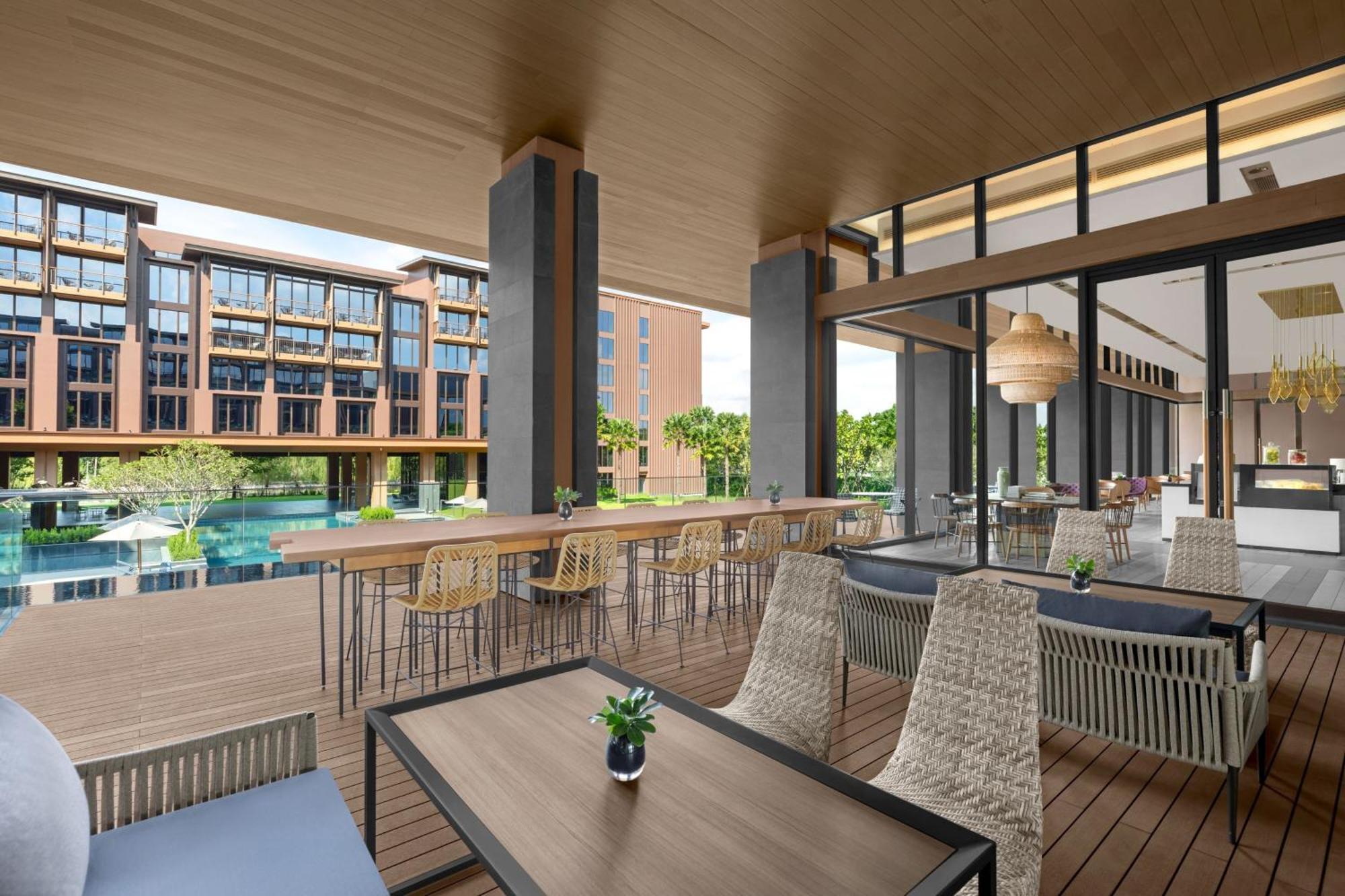 Courtyard By Marriott Bangkok Suvarnabhumi Airport エクステリア 写真