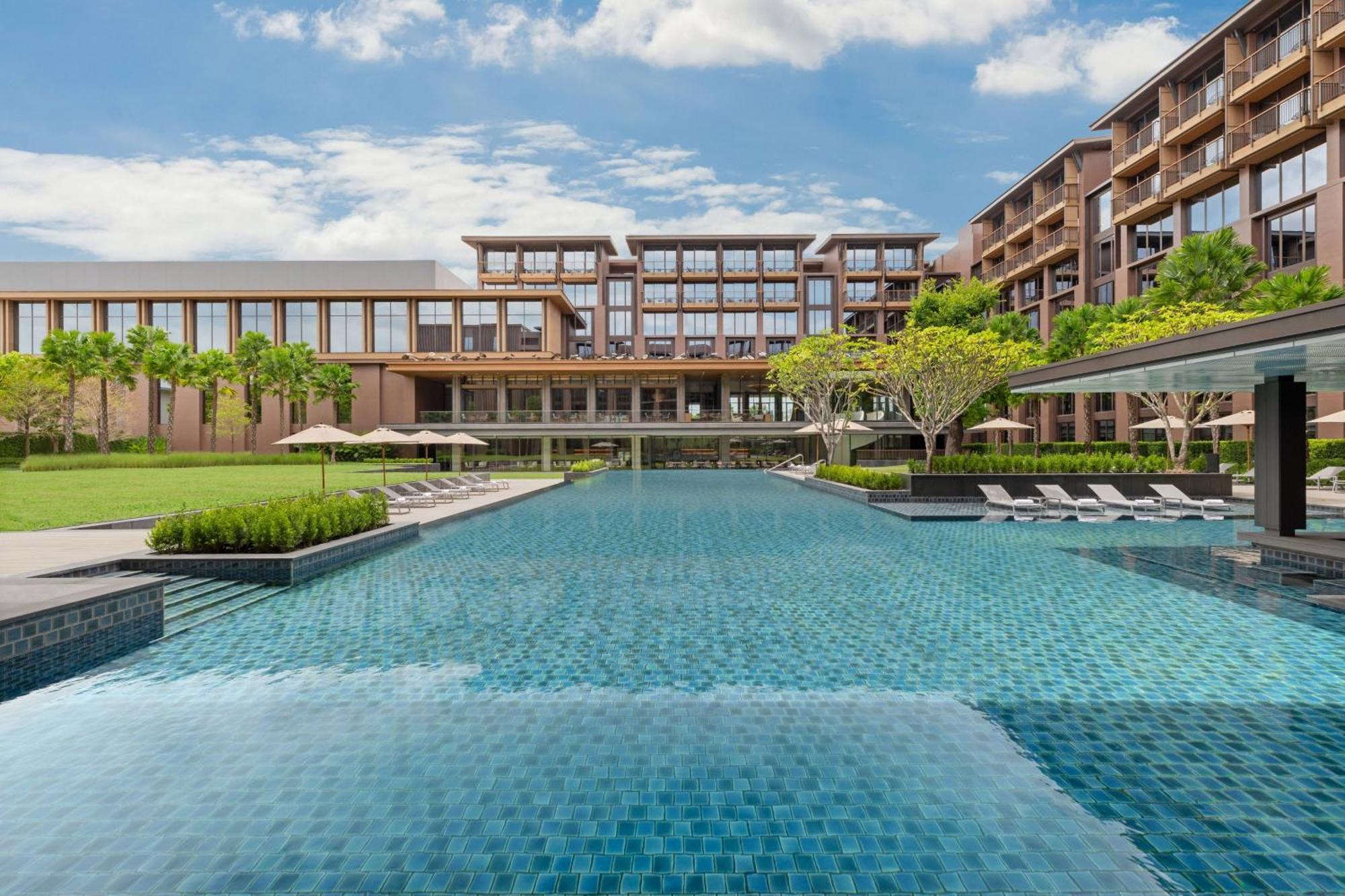 Courtyard By Marriott Bangkok Suvarnabhumi Airport エクステリア 写真