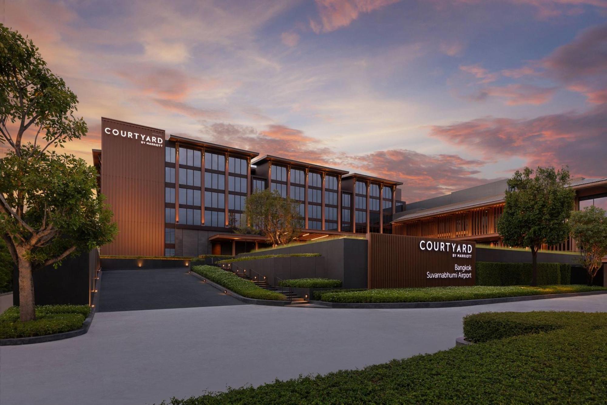 Courtyard By Marriott Bangkok Suvarnabhumi Airport エクステリア 写真