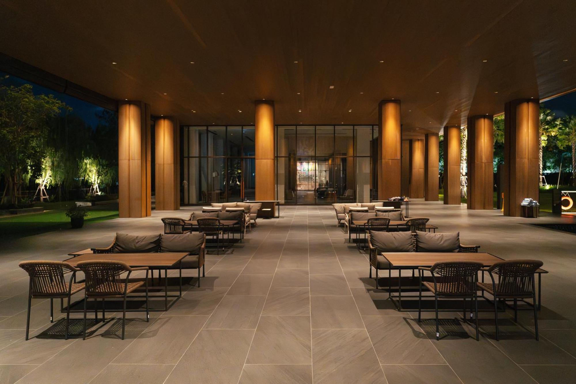 Courtyard By Marriott Bangkok Suvarnabhumi Airport エクステリア 写真