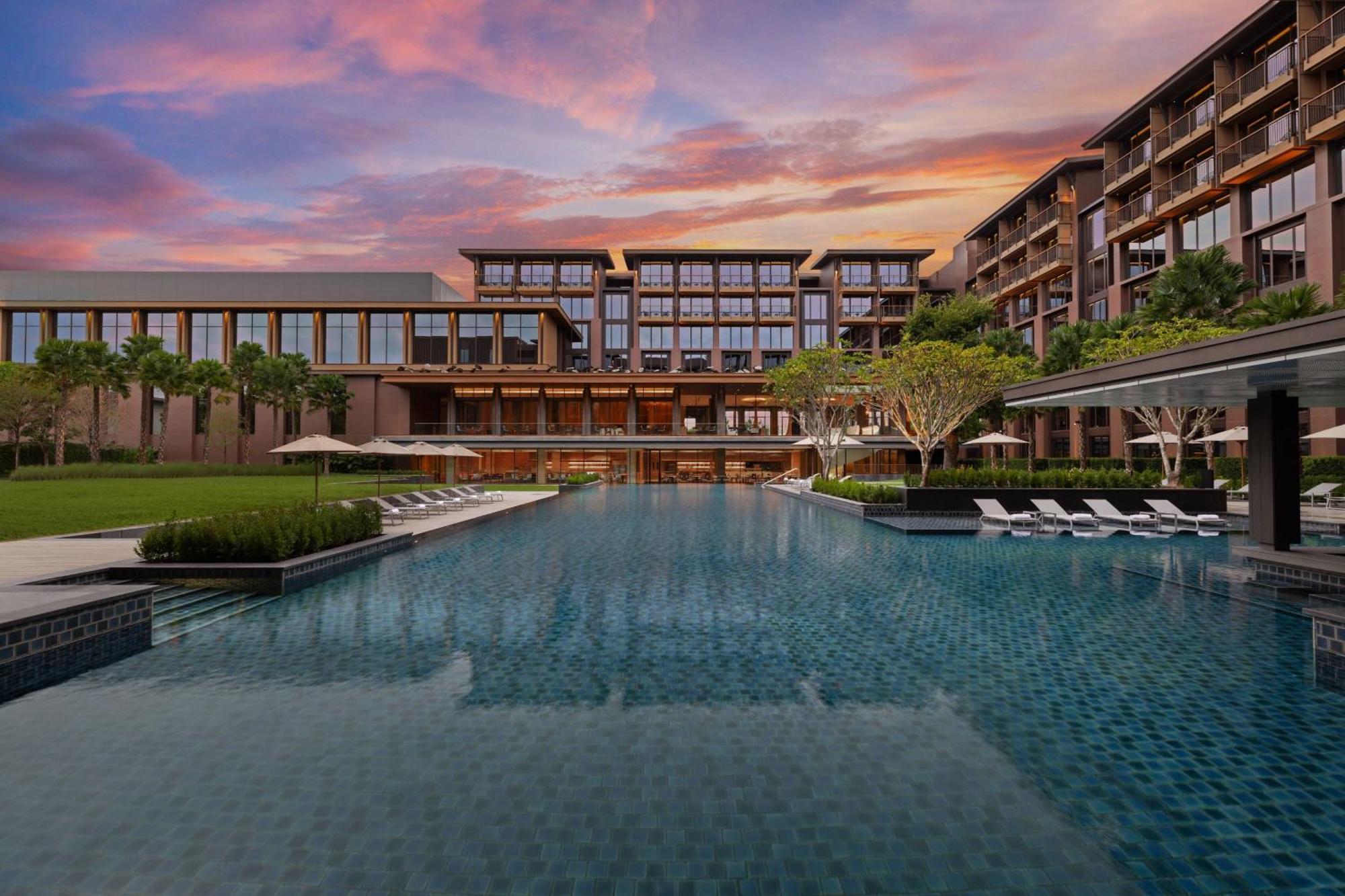 Courtyard By Marriott Bangkok Suvarnabhumi Airport エクステリア 写真