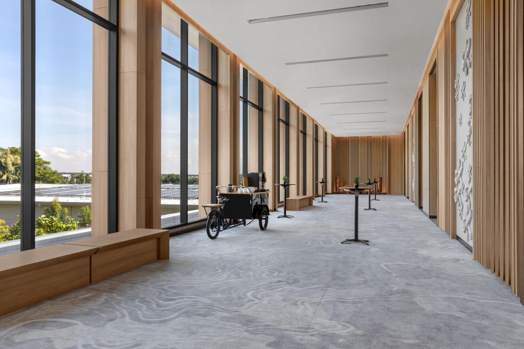 Courtyard By Marriott Bangkok Suvarnabhumi Airport エクステリア 写真